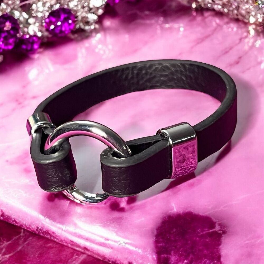 Elegant Black Leather Bracelet with Silver Ring Clasp Unisex Fashion
